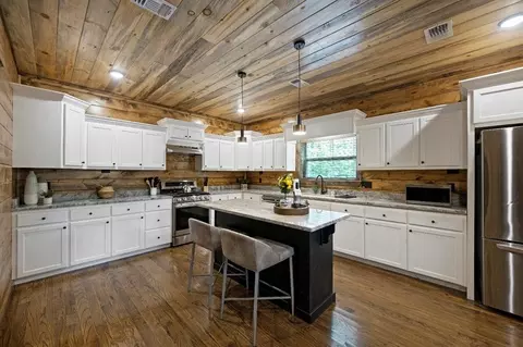 Kitchen - 123 King Pine Ln, Broken Bow, OK 74728 photo 3 of 6