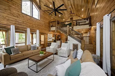 Living - 123 King Pine Ln, Broken Bow, OK 74728 photo 1 of 3