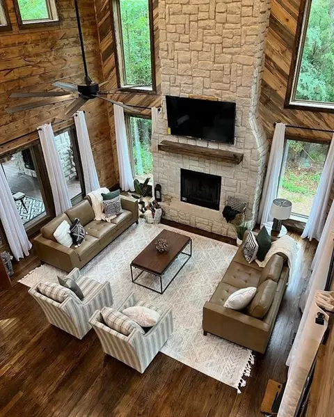 Living - 123 King Pine Ln, Broken Bow, OK 74728 photo 2 of 3
