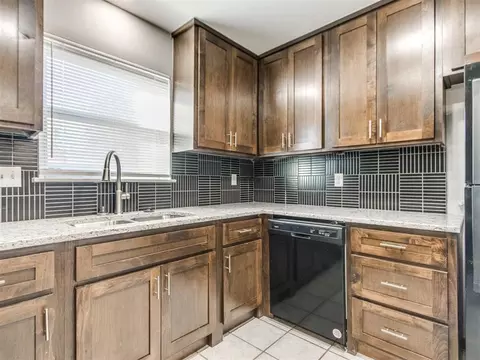 Kitchen - 421 Foreman Ave, Norman, OK 73069 photo 5 of 5