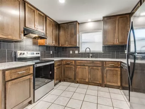 Kitchen - 421 Foreman Ave, Norman, OK 73069 photo 2 of 5