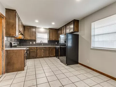 Kitchen - 421 Foreman Ave, Norman, OK 73069 photo 1 of 5
