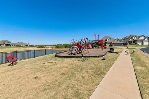 View/Area - 3405 Broadmoore Dr, Moore, OK 73160 photo 3 of 4