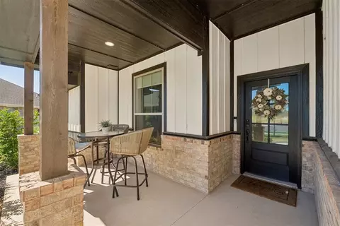 Exterior - 3405 Broadmoore Dr, Moore, OK 73160 photo 2 of 4