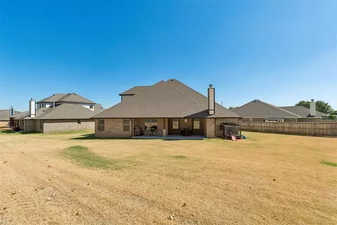Exterior - 3405 Broadmoore Dr, Moore, OK 73160 photo 3 of 4