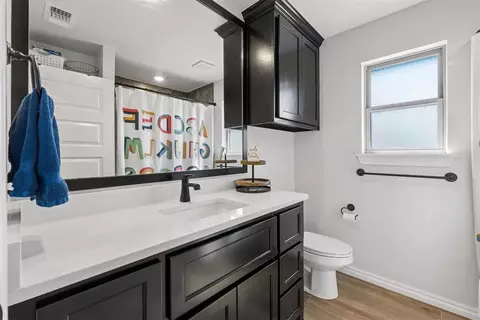 Bath - 3405 Broadmoore Dr, Moore, OK 73160 photo 3 of 5