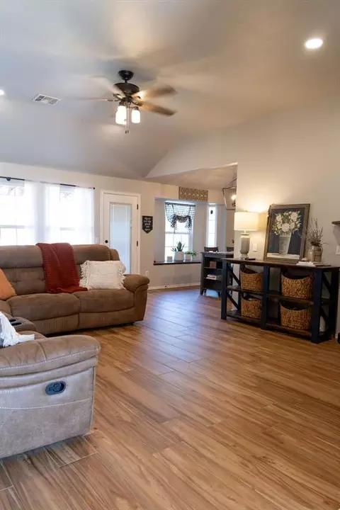 Living - 4412 Applegate Dr, Moore, OK 73160 photo 1 of 2