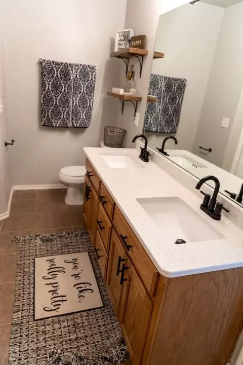Bath - 4412 Applegate Dr, Moore, OK 73160 photo 2 of 3
