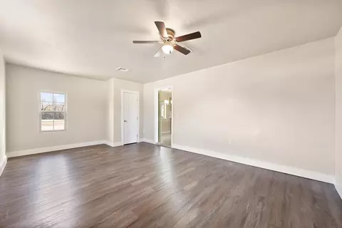 Living - 1223 E Vilas Ave, Guthrie, OK 73044 photo 7 of 8