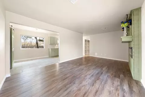 Living - 1223 E Vilas Ave, Guthrie, OK 73044 photo 4 of 8