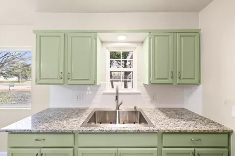 Kitchen - 1223 E Vilas Ave, Guthrie, OK 73044 photo 6 of 8