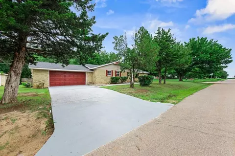 Exterior - 1223 E Vilas Ave, Guthrie, OK 73044 photo 3 of 8