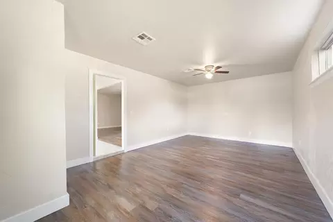 Living - 1223 E Vilas Ave, Guthrie, OK 73044 photo 8 of 8
