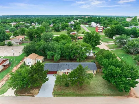 View/Area - 1223 E Vilas Ave, Guthrie, OK 73044 photo 2 of 4