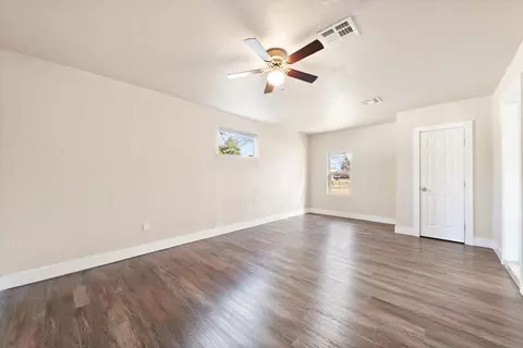 Living - 1223 E Vilas Ave, Guthrie, OK 73044 photo 6 of 8
