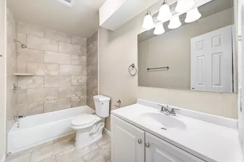Bath - 1223 E Vilas Ave, Guthrie, OK 73044 photo 4 of 4