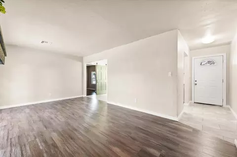 Living - 1223 E Vilas Ave, Guthrie, OK 73044 photo 1 of 8