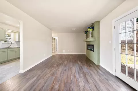 Living - 1223 E Vilas Ave, Guthrie, OK 73044 photo 5 of 8