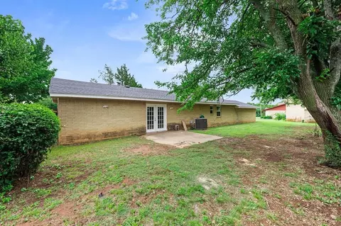 Exterior - 1223 E Vilas Ave, Guthrie, OK 73044 photo 7 of 8