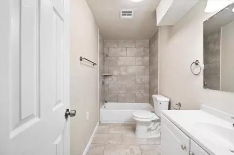 Bath - 1223 E Vilas Ave, Guthrie, OK 73044 photo 3 of 4