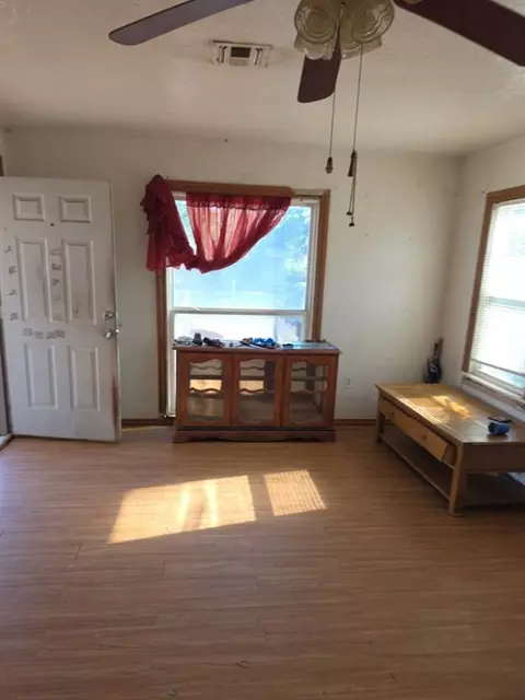 Living - 215 E Spruce Ave, Duncan, OK 73533 photo 1 of 2