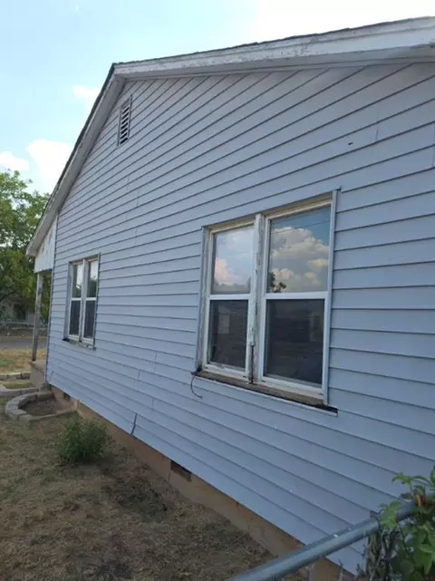 Exterior - 215 E Spruce Ave, Duncan, OK 73533 photo 3 of 5