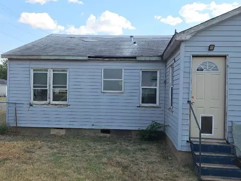 Exterior - 215 E Spruce Ave, Duncan, OK 73533 photo 5 of 5