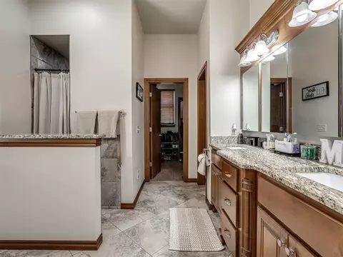 Bath - 329678 E 1000 Rd, Harrah, OK 73045 photo 1 of 5