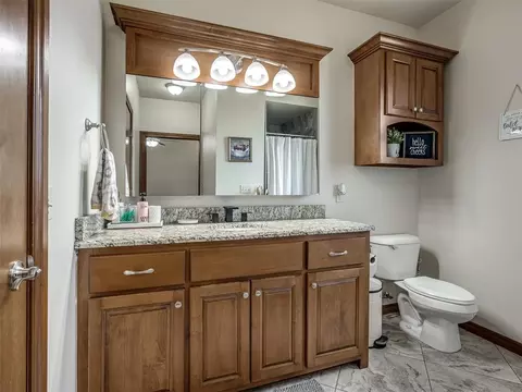 Bath - 329678 E 1000 Rd, Harrah, OK 73045 photo 5 of 5