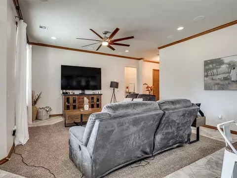 Living - 329678 E 1000 Rd, Harrah, OK 73045 photo 5 of 6