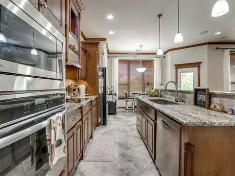 Kitchen - 329678 E 1000 Rd, Harrah, OK 73045 photo 2 of 8