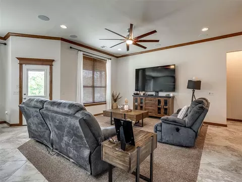 Living - 329678 E 1000 Rd, Harrah, OK 73045 photo 3 of 6