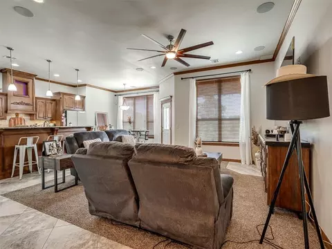Living - 329678 E 1000 Rd, Harrah, OK 73045 photo 1 of 6