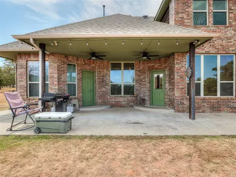 Exterior - 329678 E 1000 Rd, Harrah, OK 73045 photo 3 of 7