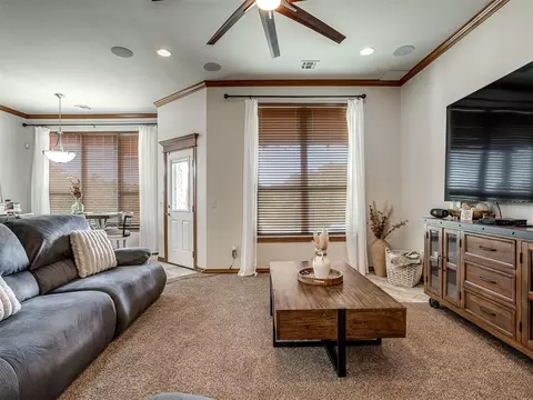 Living - 329678 E 1000 Rd, Harrah, OK 73045 photo 2 of 6