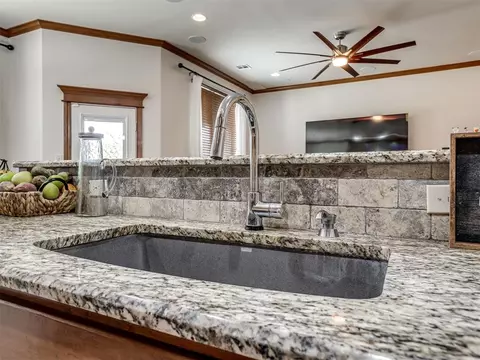 Kitchen - 329678 E 1000 Rd, Harrah, OK 73045 photo 7 of 8
