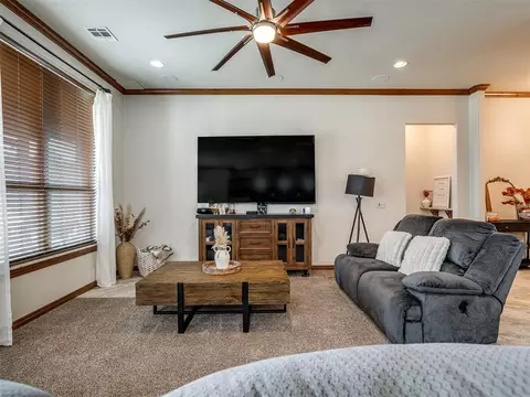 Living - 329678 E 1000 Rd, Harrah, OK 73045 photo 4 of 6