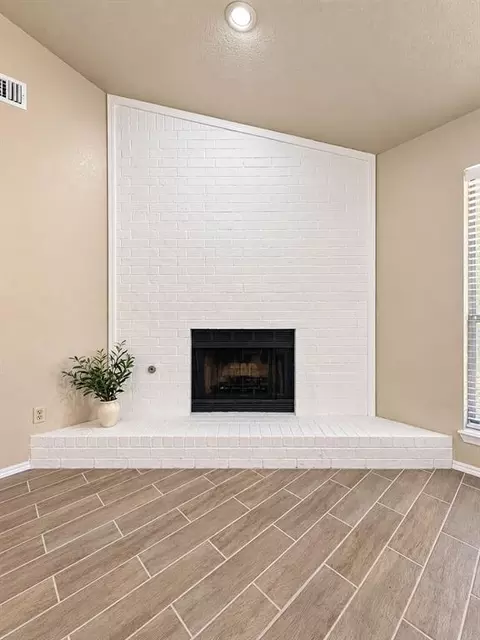Living - 420 Crest Pl, Norman, OK 73071 photo 1 of 2