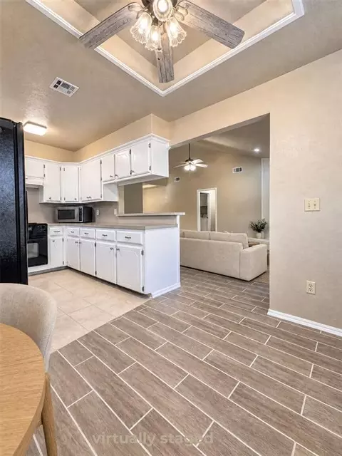Kitchen - 420 Crest Pl, Norman, OK 73071 photo 3 of 3