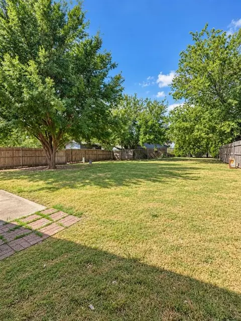 Exterior - 420 Crest Pl, Norman, OK 73071 photo 4 of 5