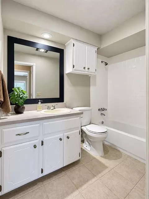 Bath - 420 Crest Pl, Norman, OK 73071 photo 5 of 5