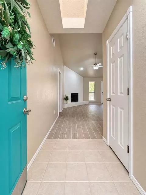 Entry Way - 420 Crest Pl, Norman, OK 73071 photo 2 of 3