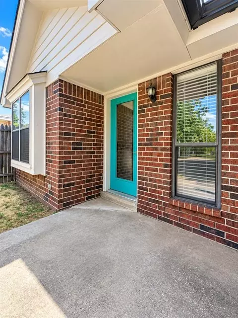 Exterior - 420 Crest Pl, Norman, OK 73071 photo 3 of 5