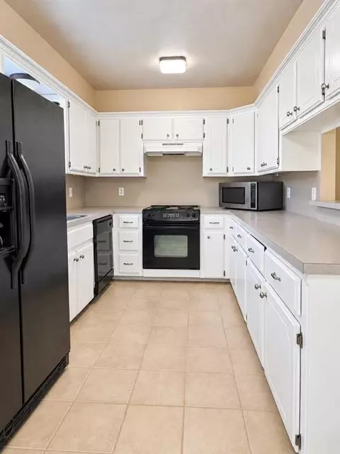 Kitchen - 420 Crest Pl, Norman, OK 73071 photo 1 of 3