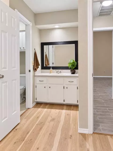 Bath - 420 Crest Pl, Norman, OK 73071 photo 1 of 5