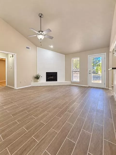 Living - 420 Crest Pl, Norman, OK 73071 photo 2 of 2