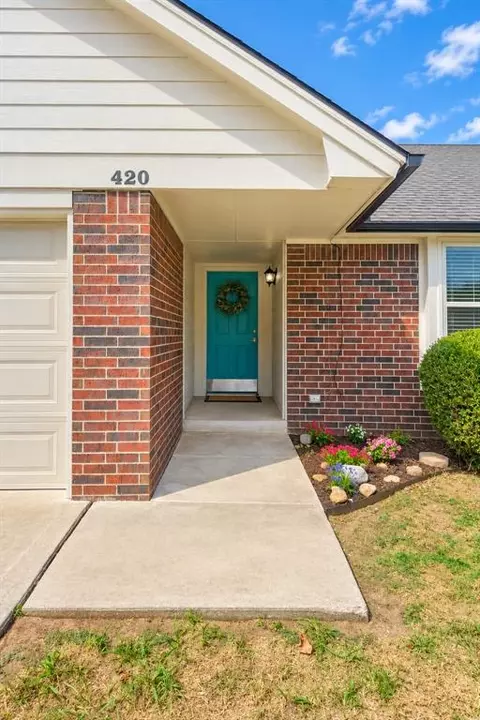 Exterior - 420 Crest Pl, Norman, OK 73071 photo 2 of 5