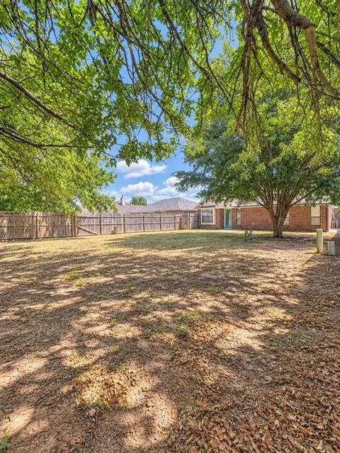 Exterior - 420 Crest Pl, Norman, OK 73071 photo 5 of 5