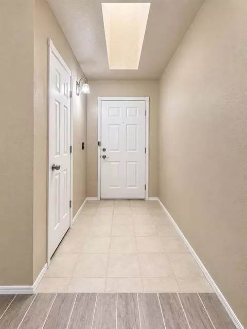 Entry Way - 420 Crest Pl, Norman, OK 73071 photo 3 of 3