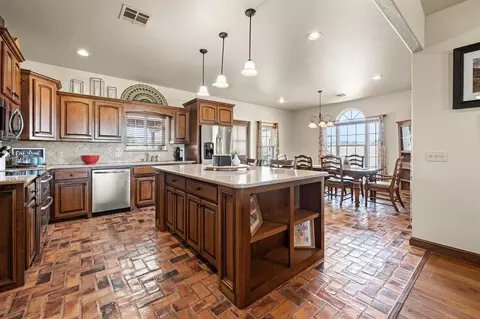 Kitchen - 7450 E Triplett Rd, Guthrie, OK 73044 photo 2 of 7